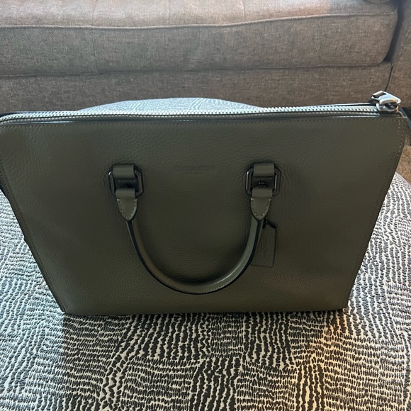LIKE NEW! COACH Slim laptop bag in hard to find green pebbled leather. - Picture 2 of 7
